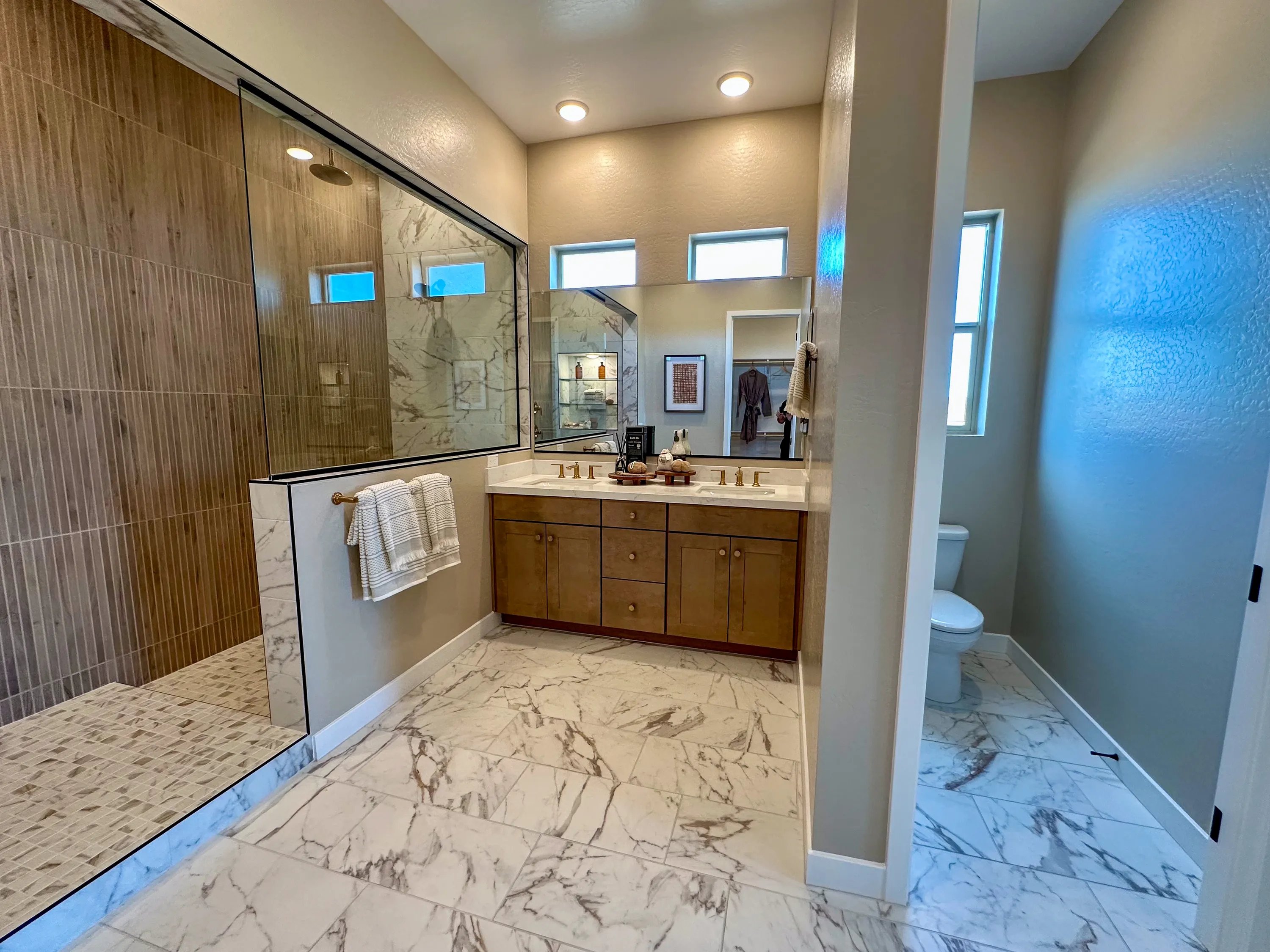 Auburn — interior