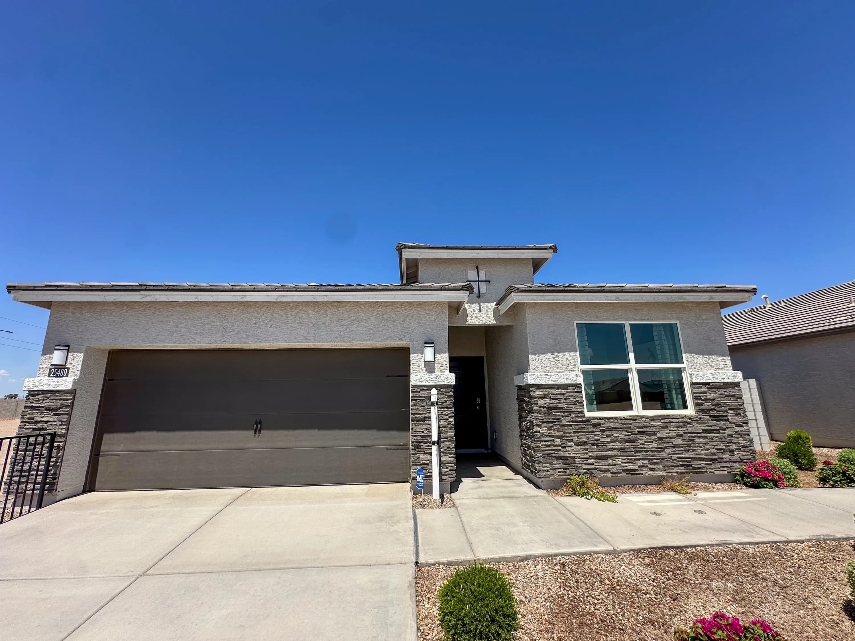 Harris — front exterior