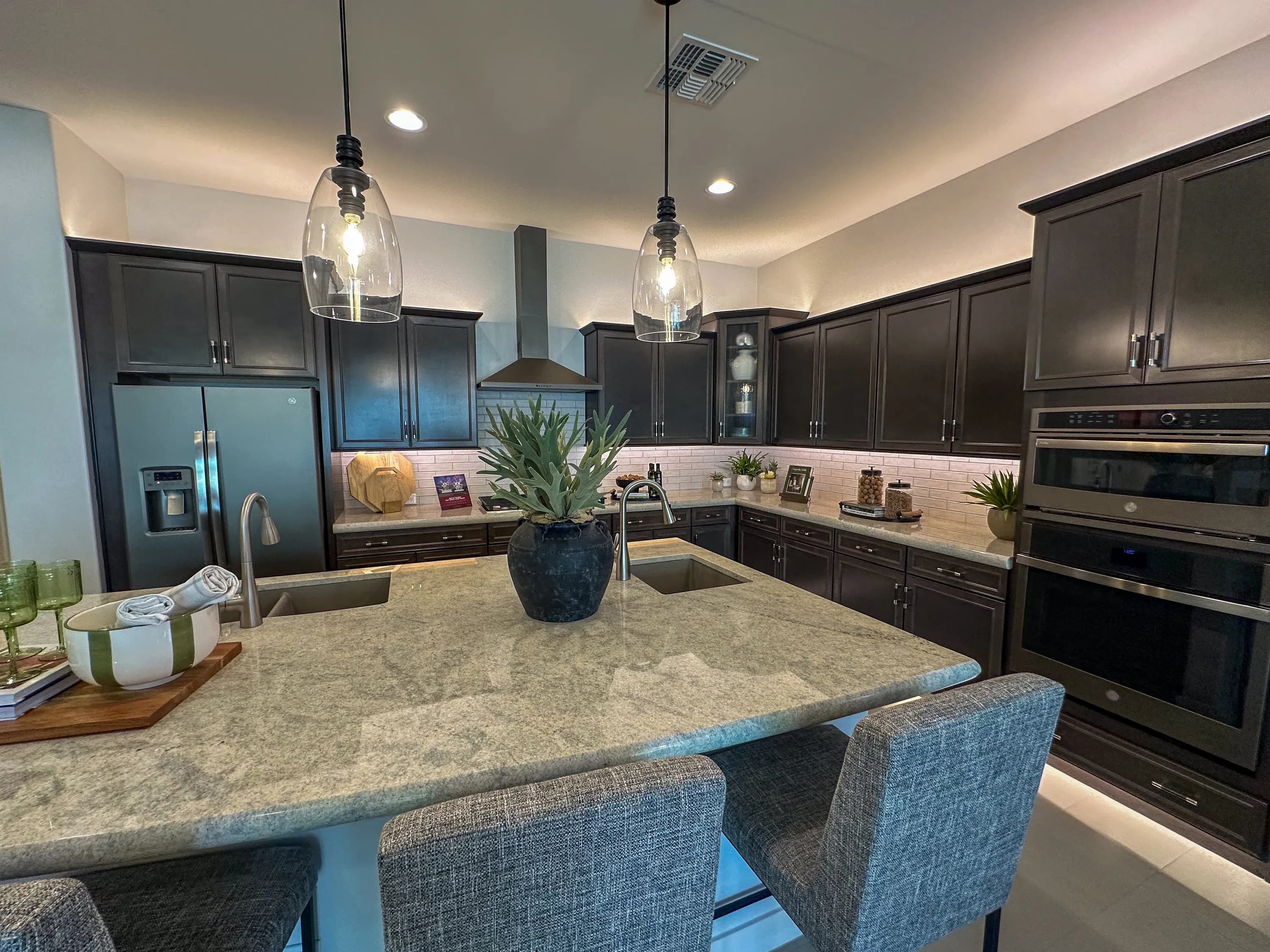 Harris Beach Super Garage w/Loft — great room