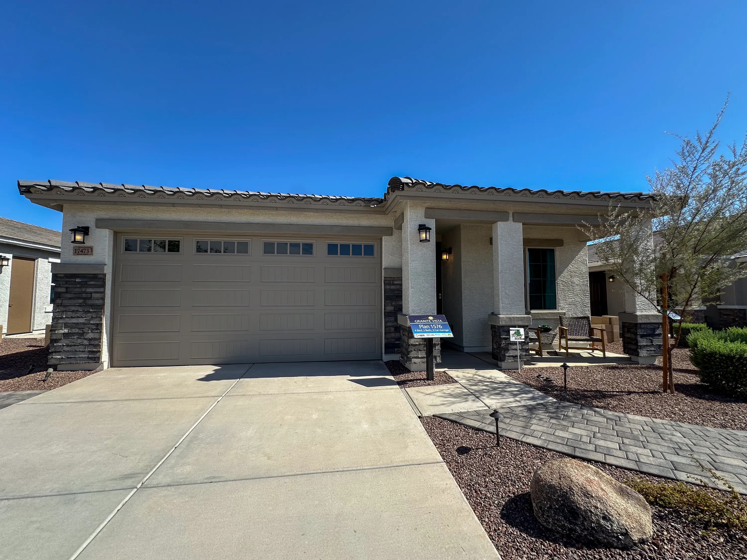 Plan 1576 — front exterior