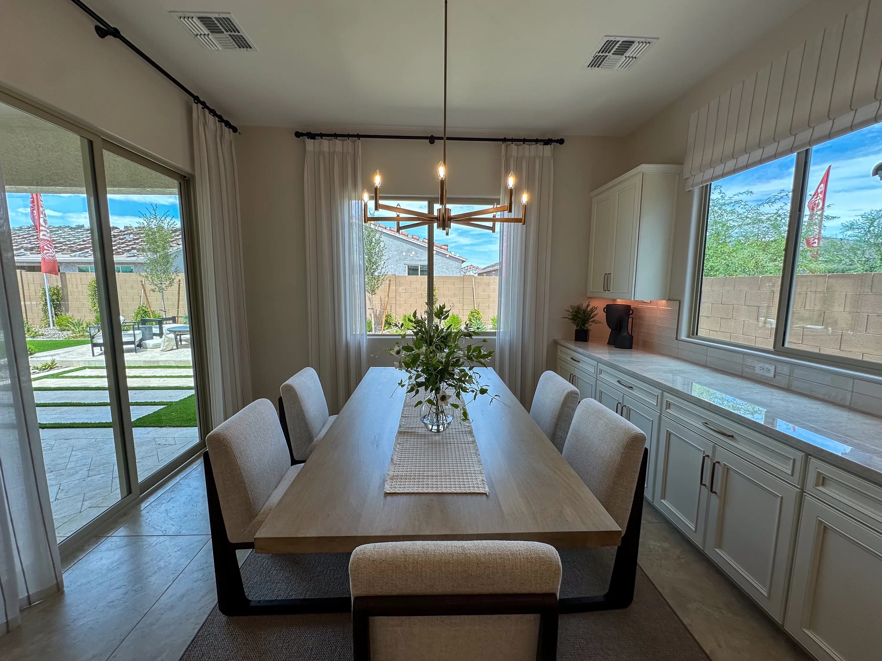 Pomona — interior