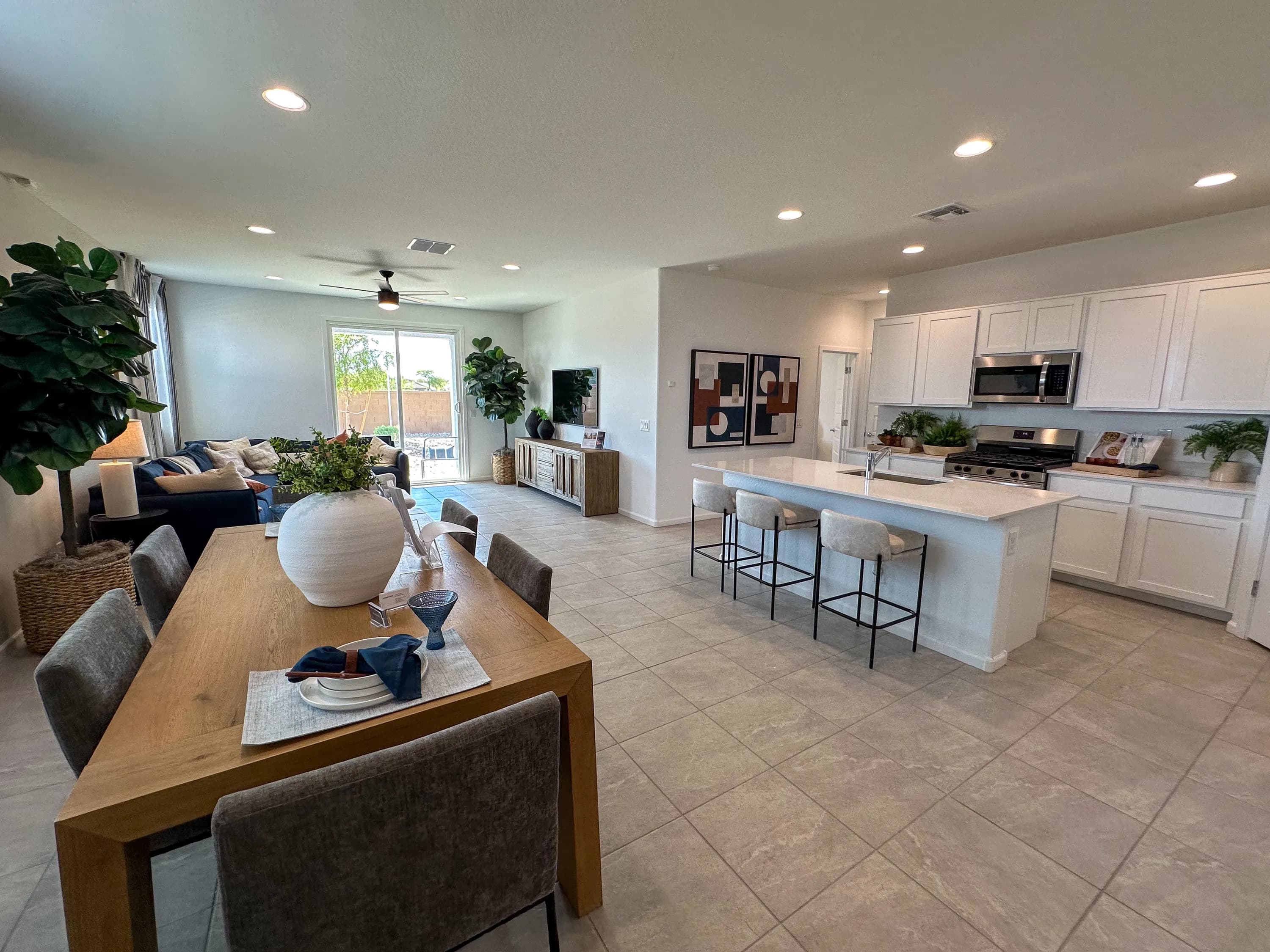 Pacifica — interior