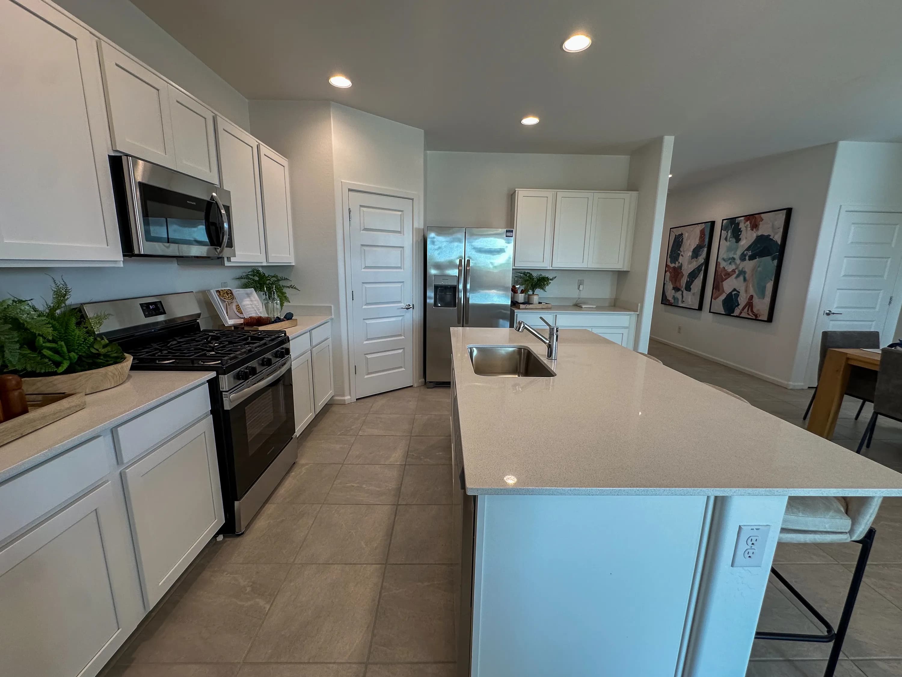 Pacifica — interior