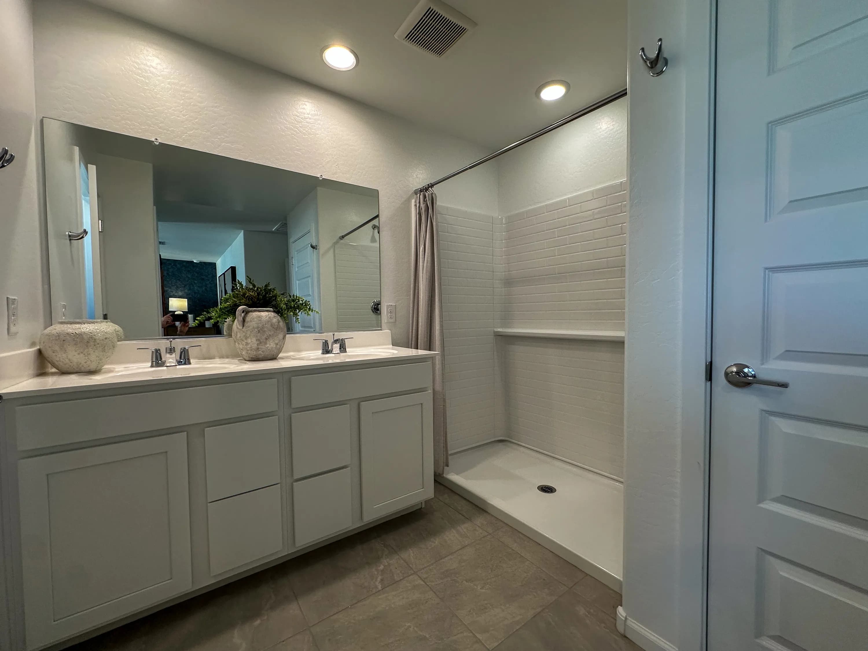 Pacifica — interior