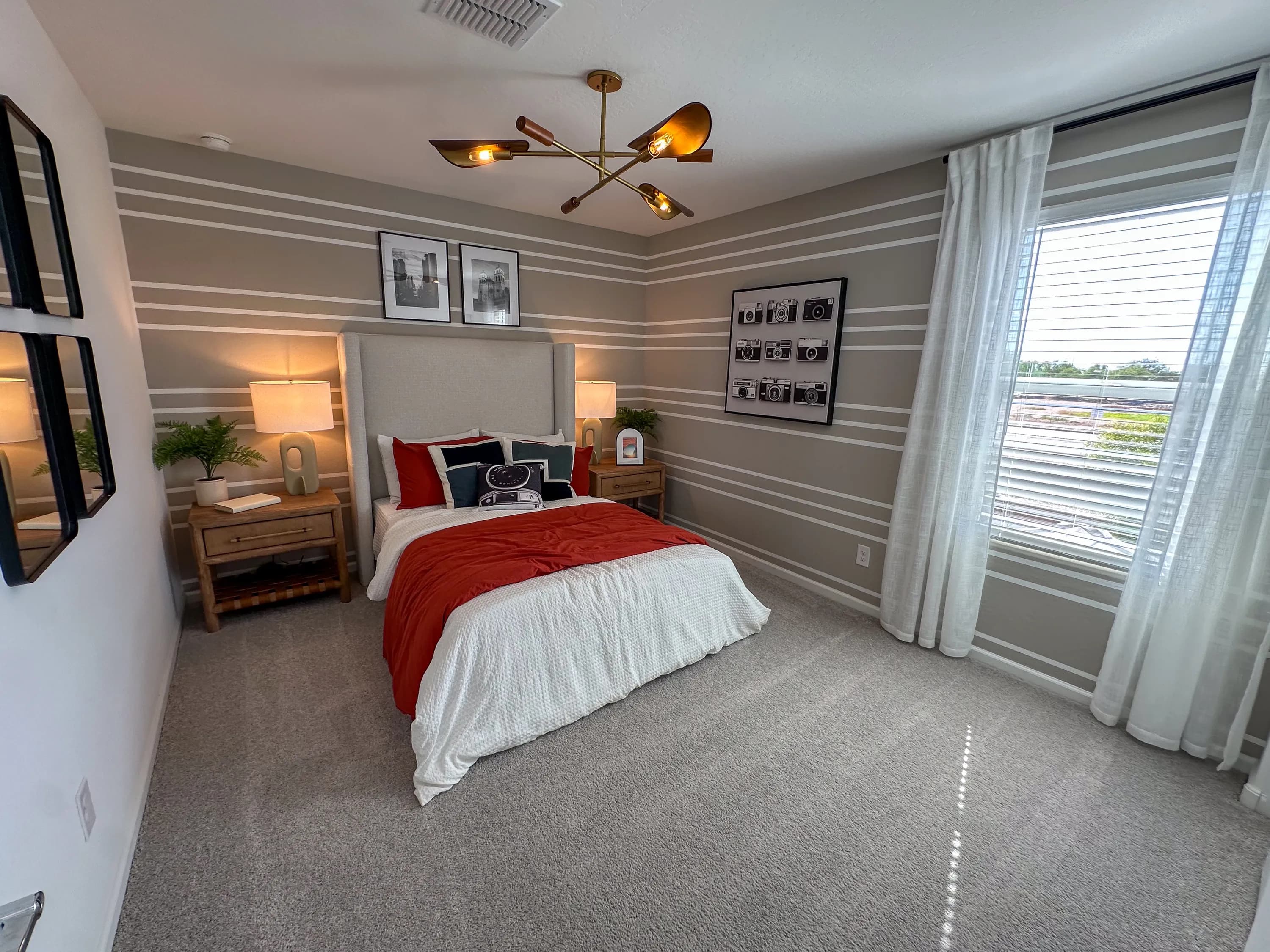 Pacifica — interior
