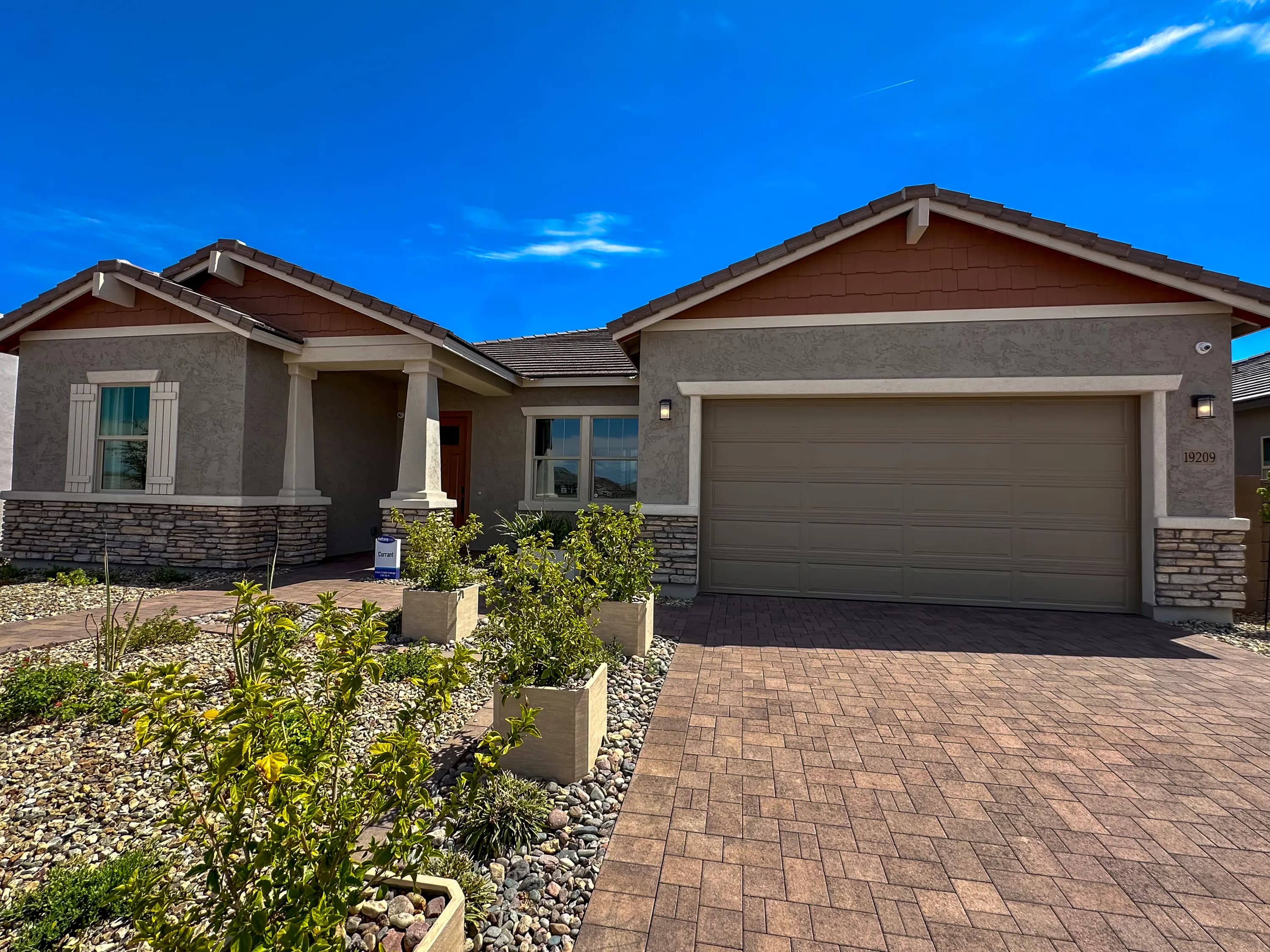Currant — front exterior