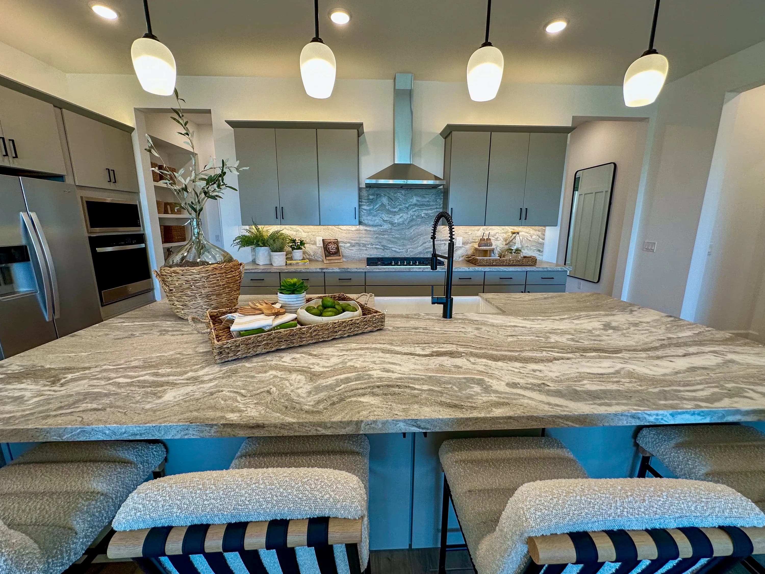 Currant — interior