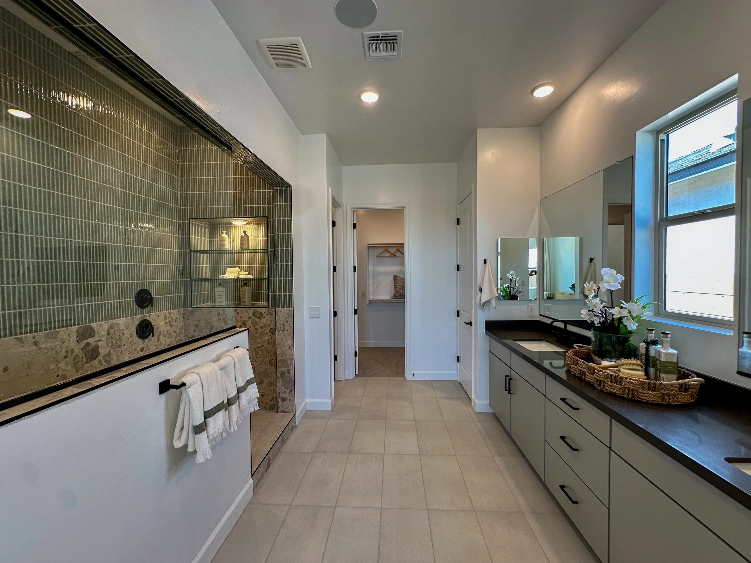 Currant — interior