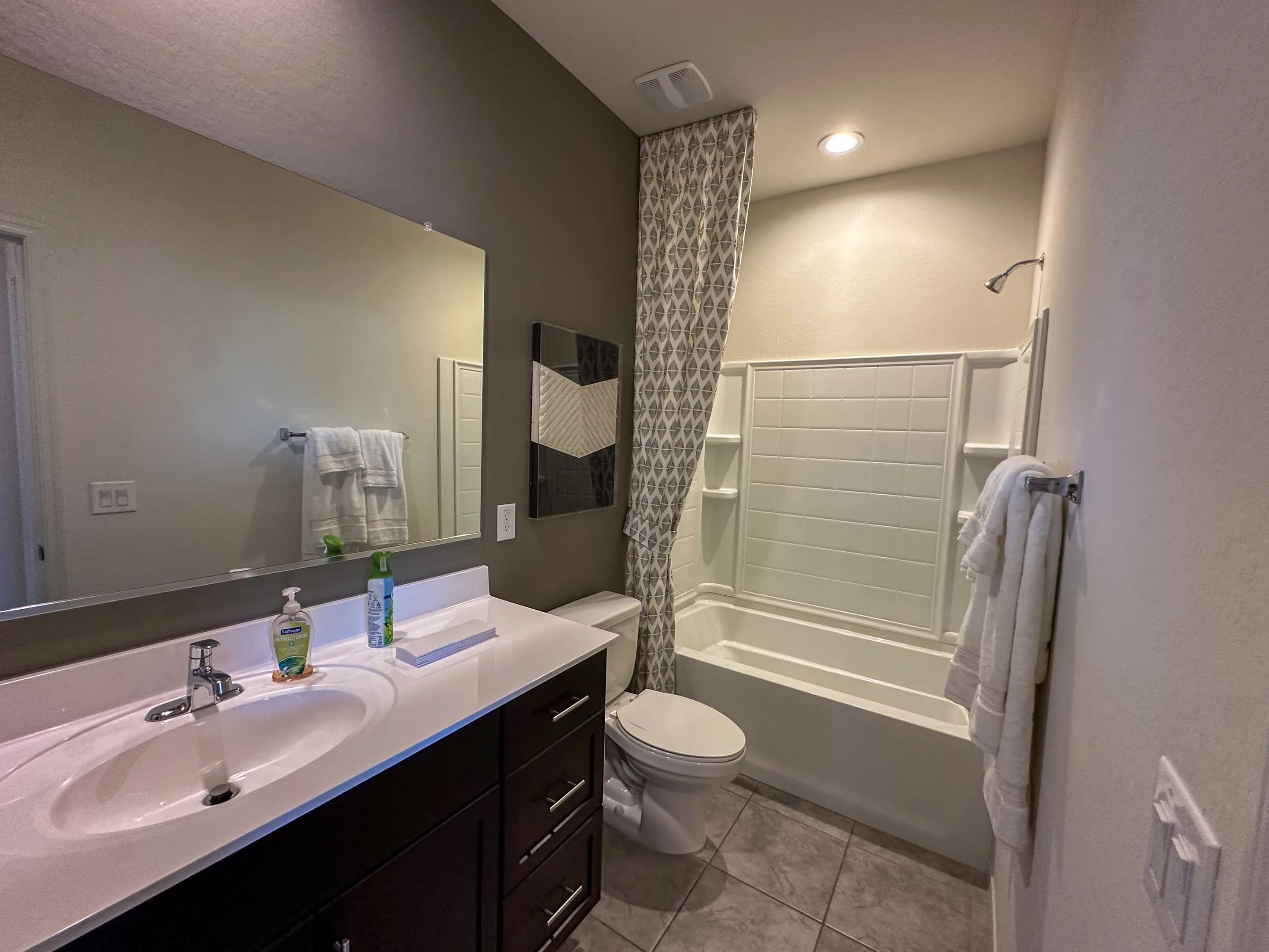 Lantana — interior