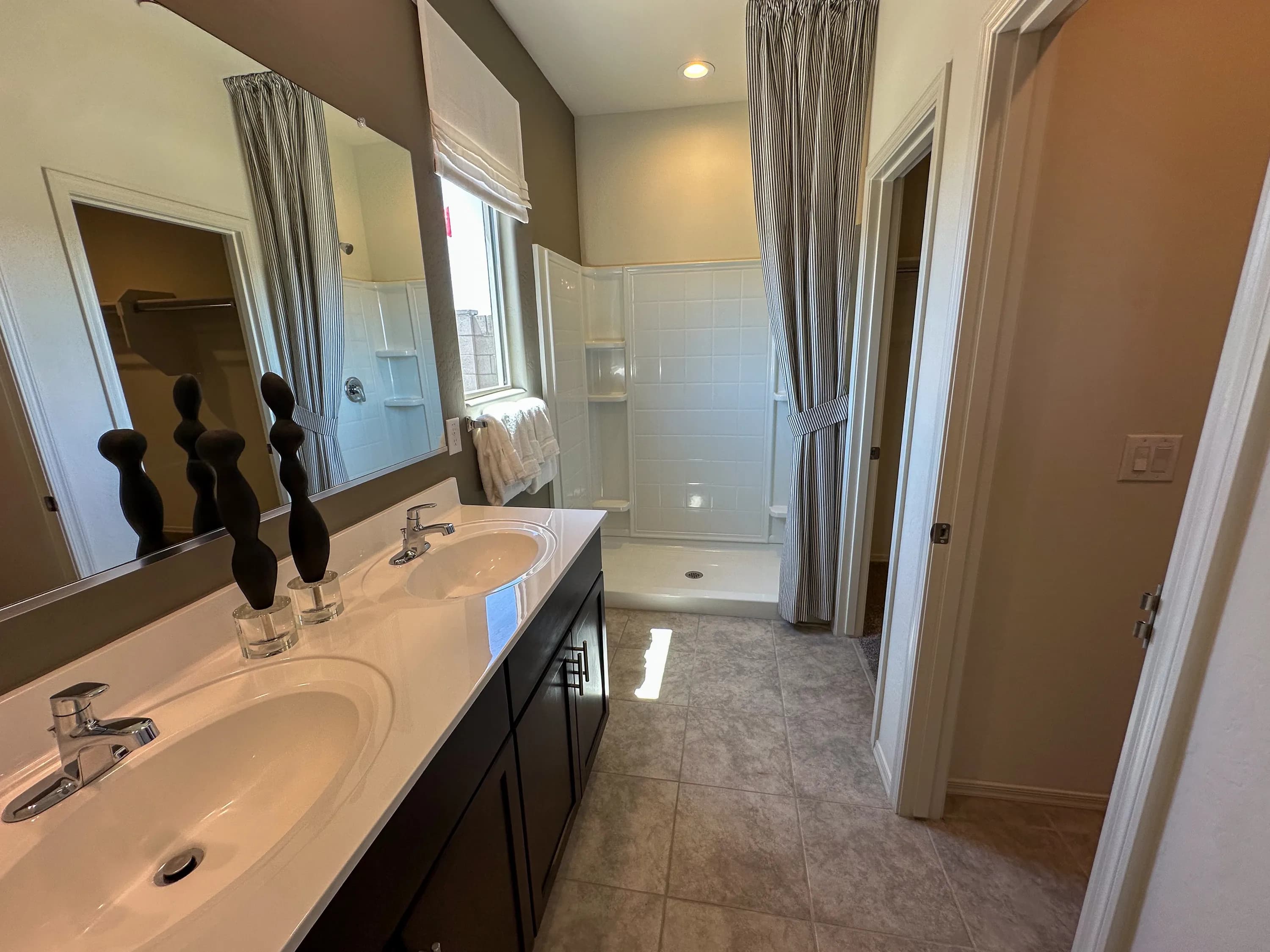 Lantana — interior