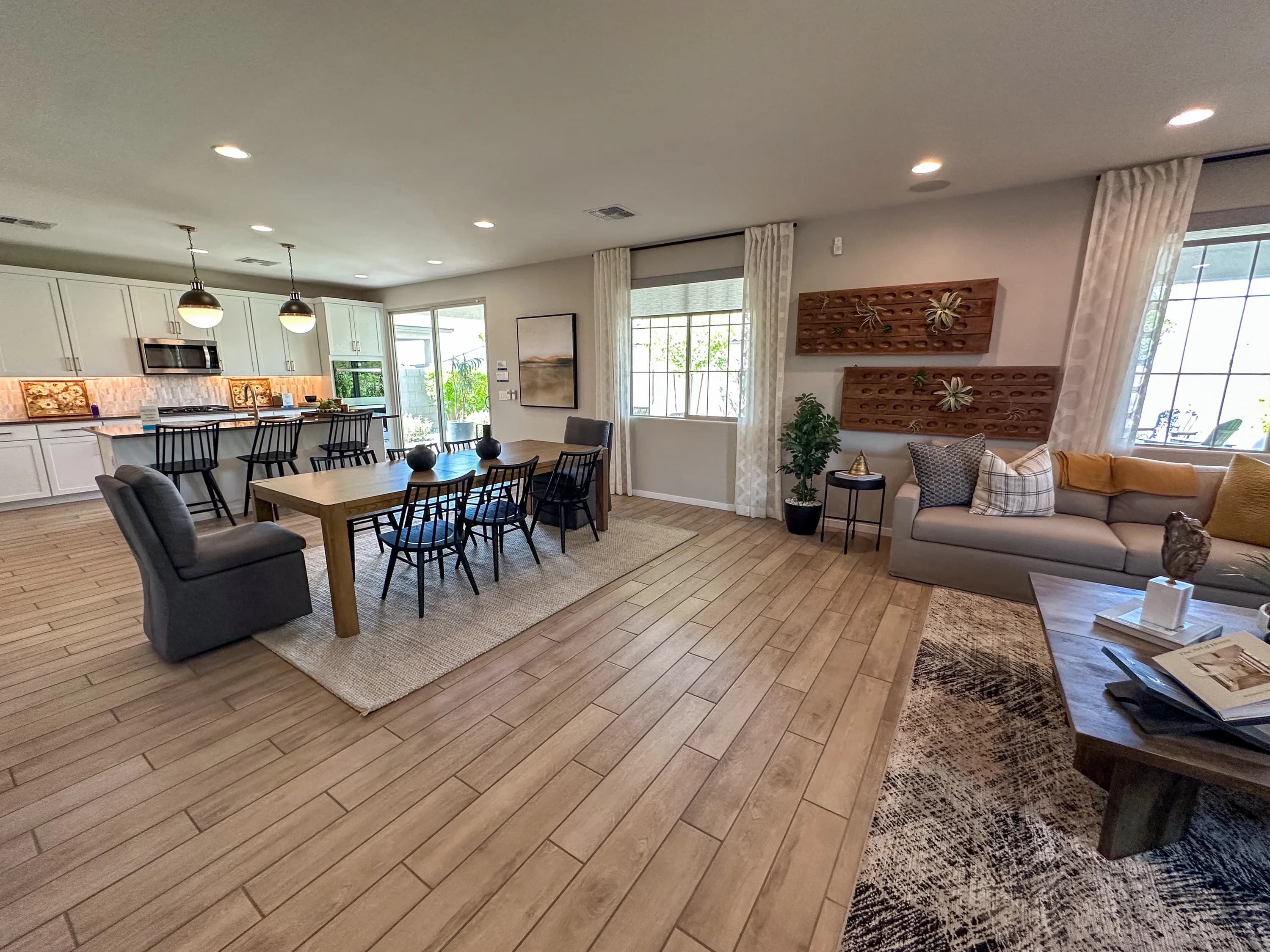Ponderosa — interior