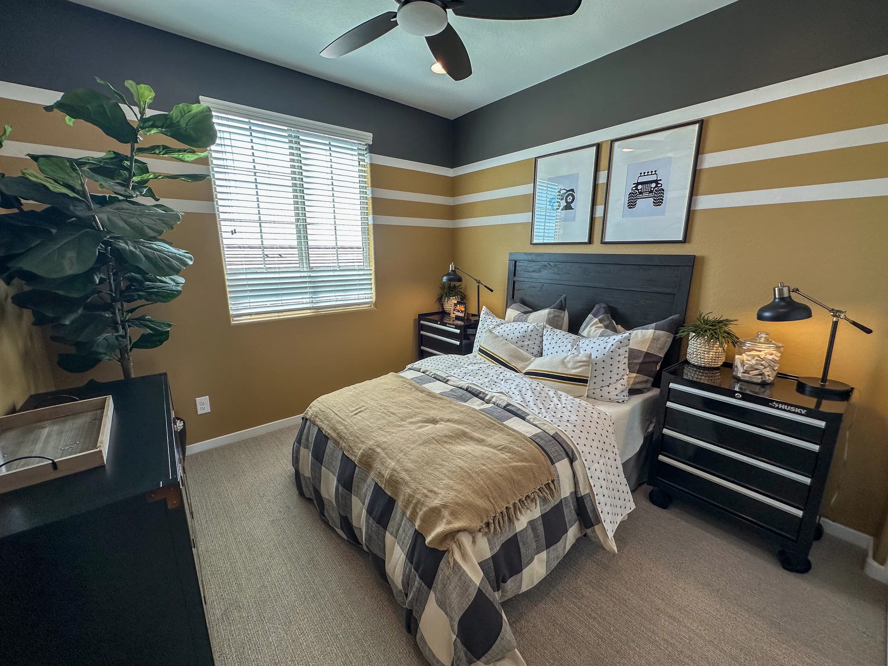 Ponderosa — interior