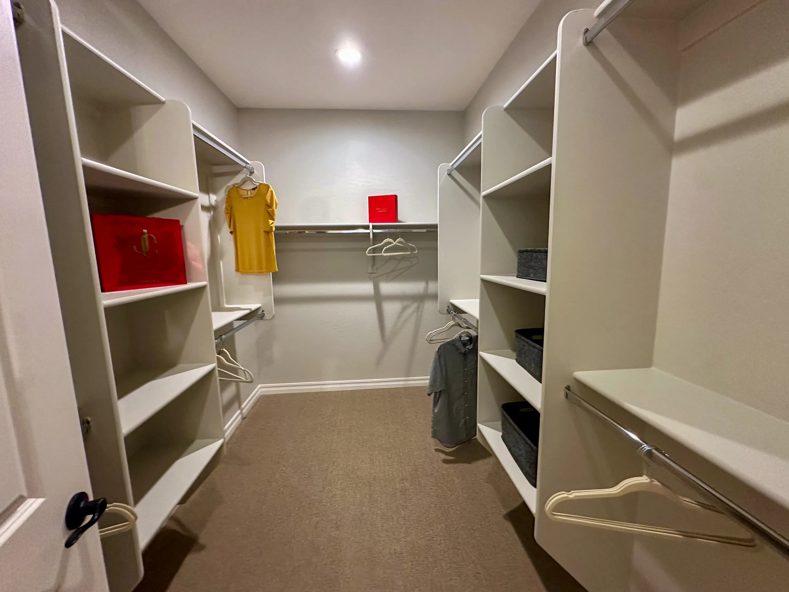 Raymond — interior