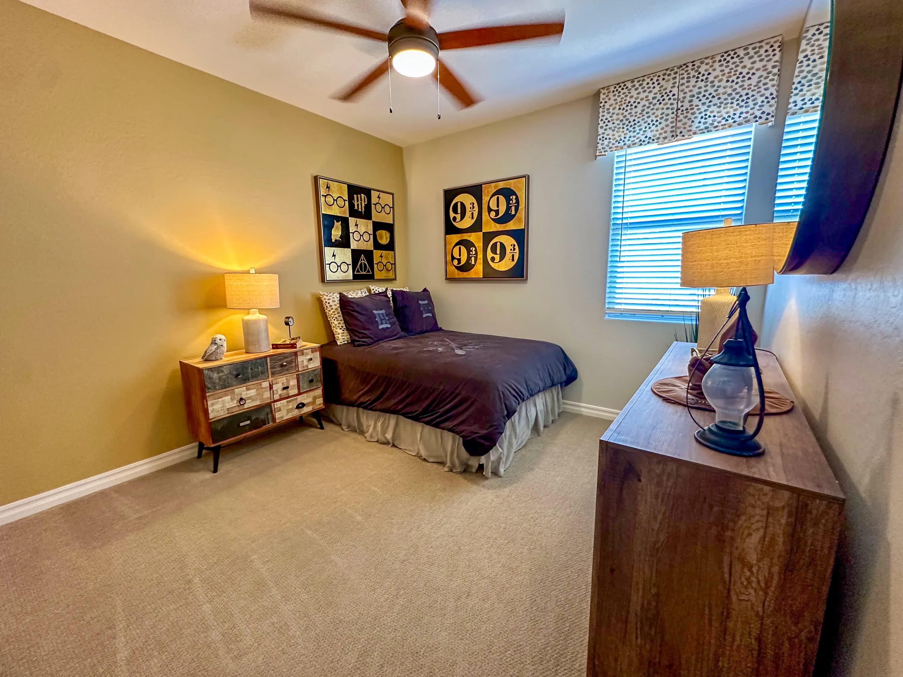 Raymond — interior