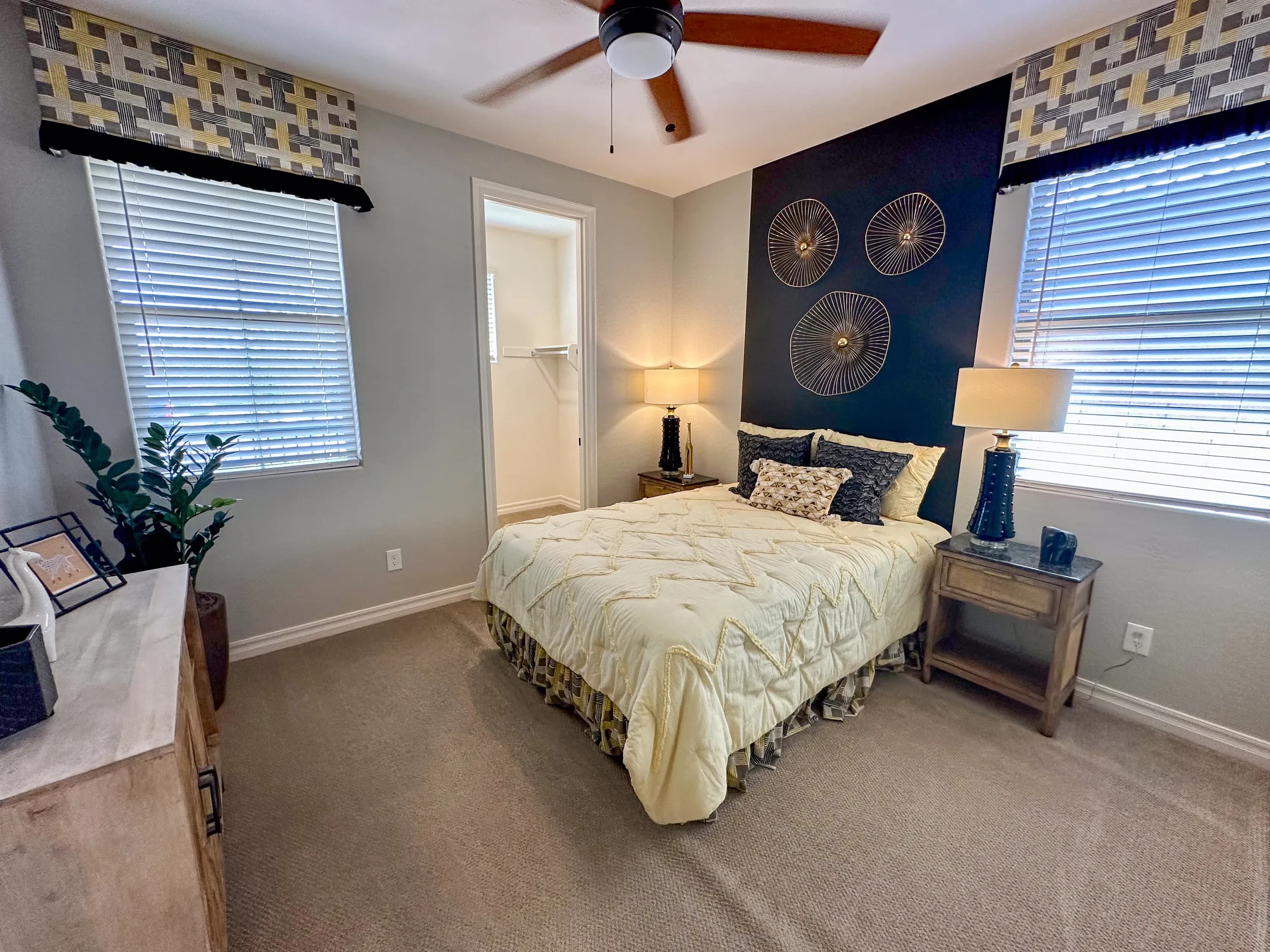 Raymond — interior