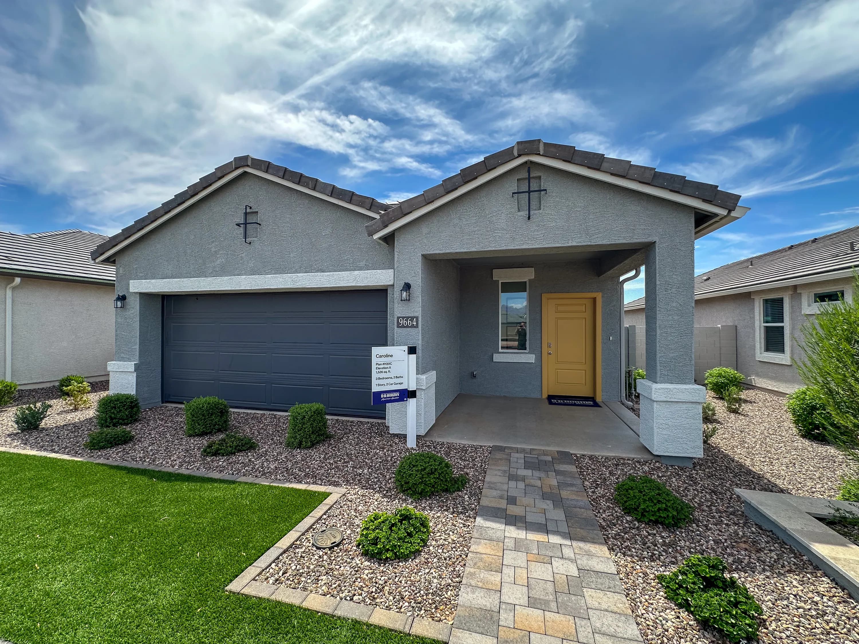 Caroline — front exterior