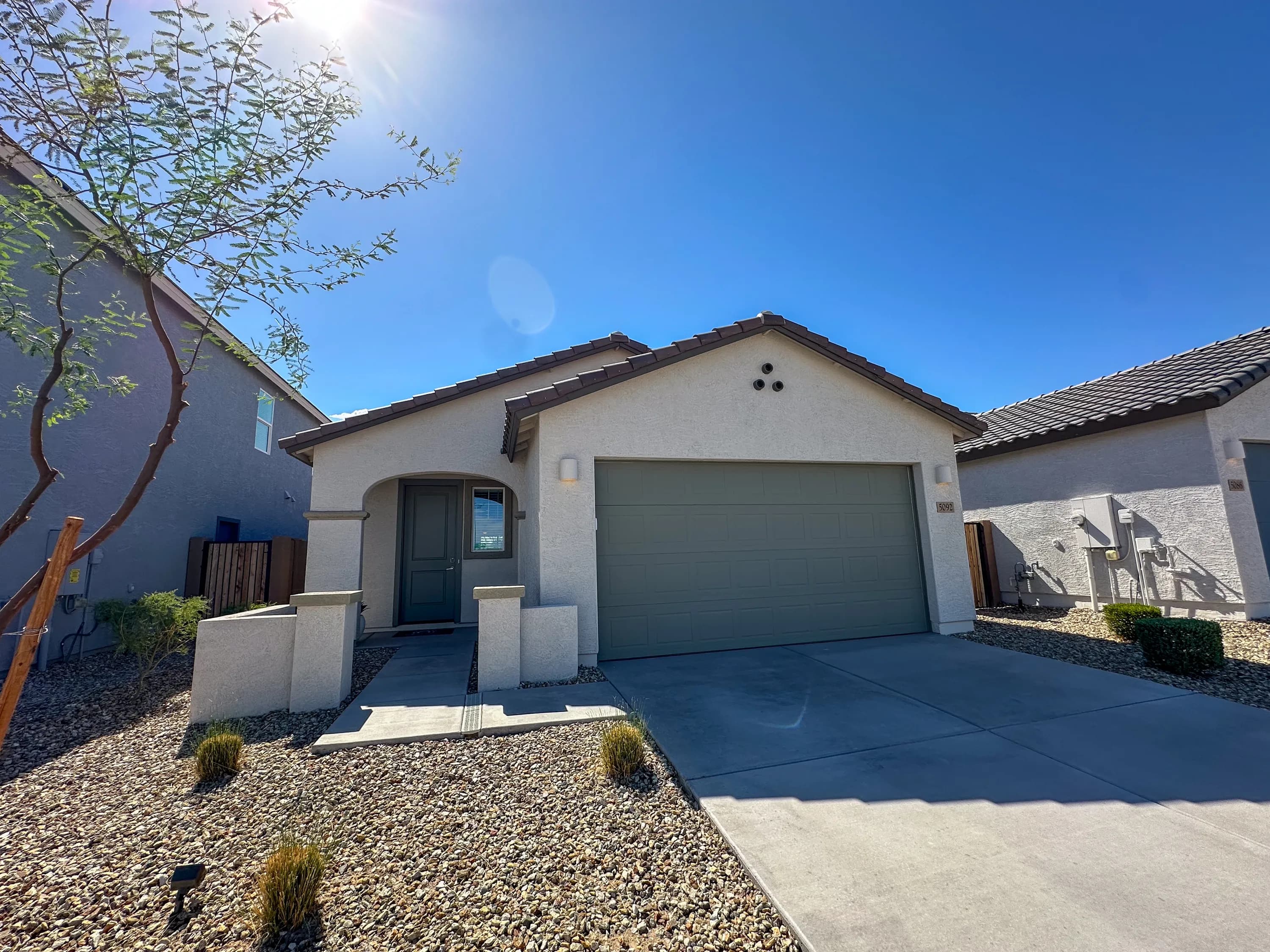 Solana — front exterior