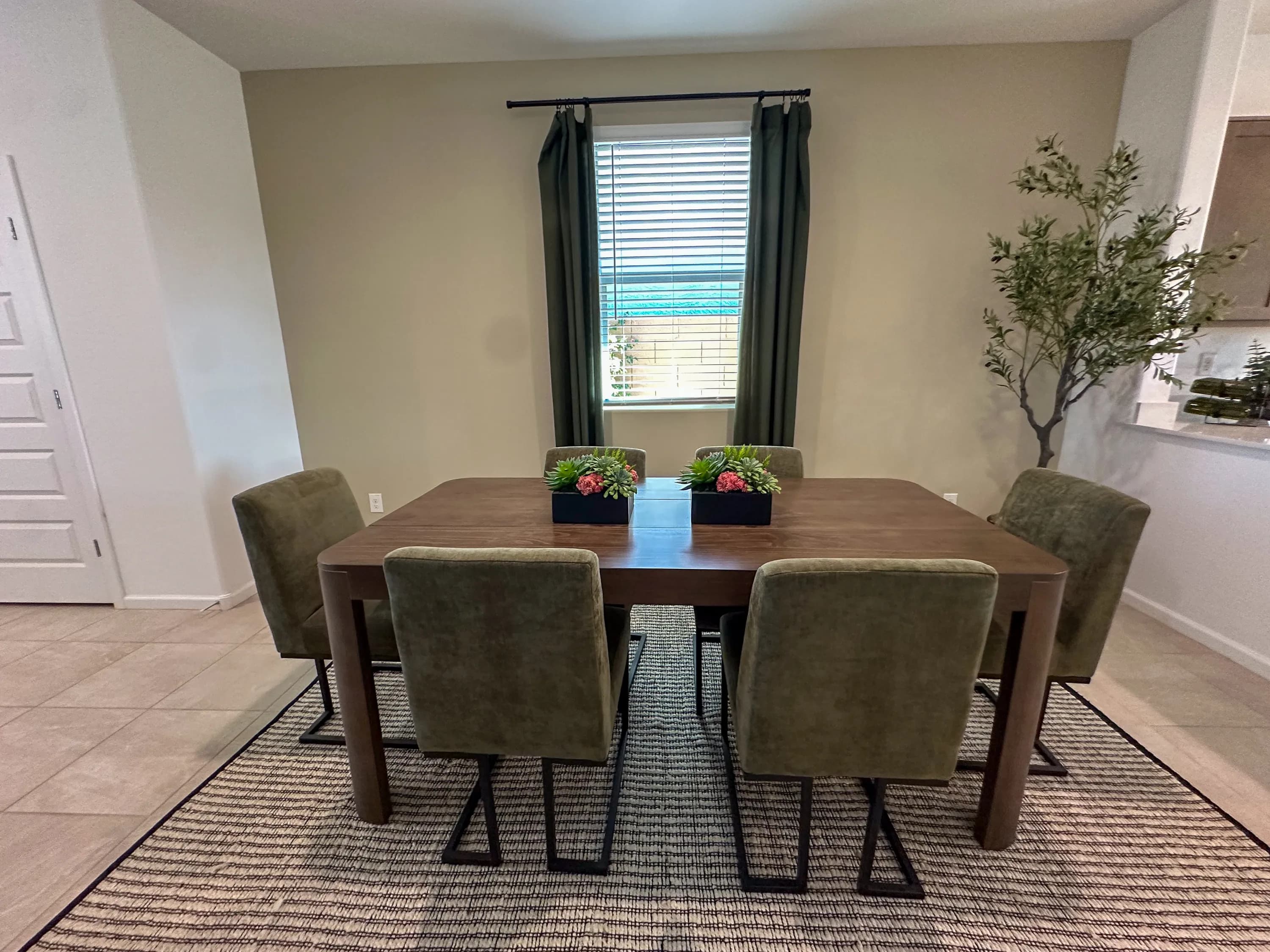 Solana — interior