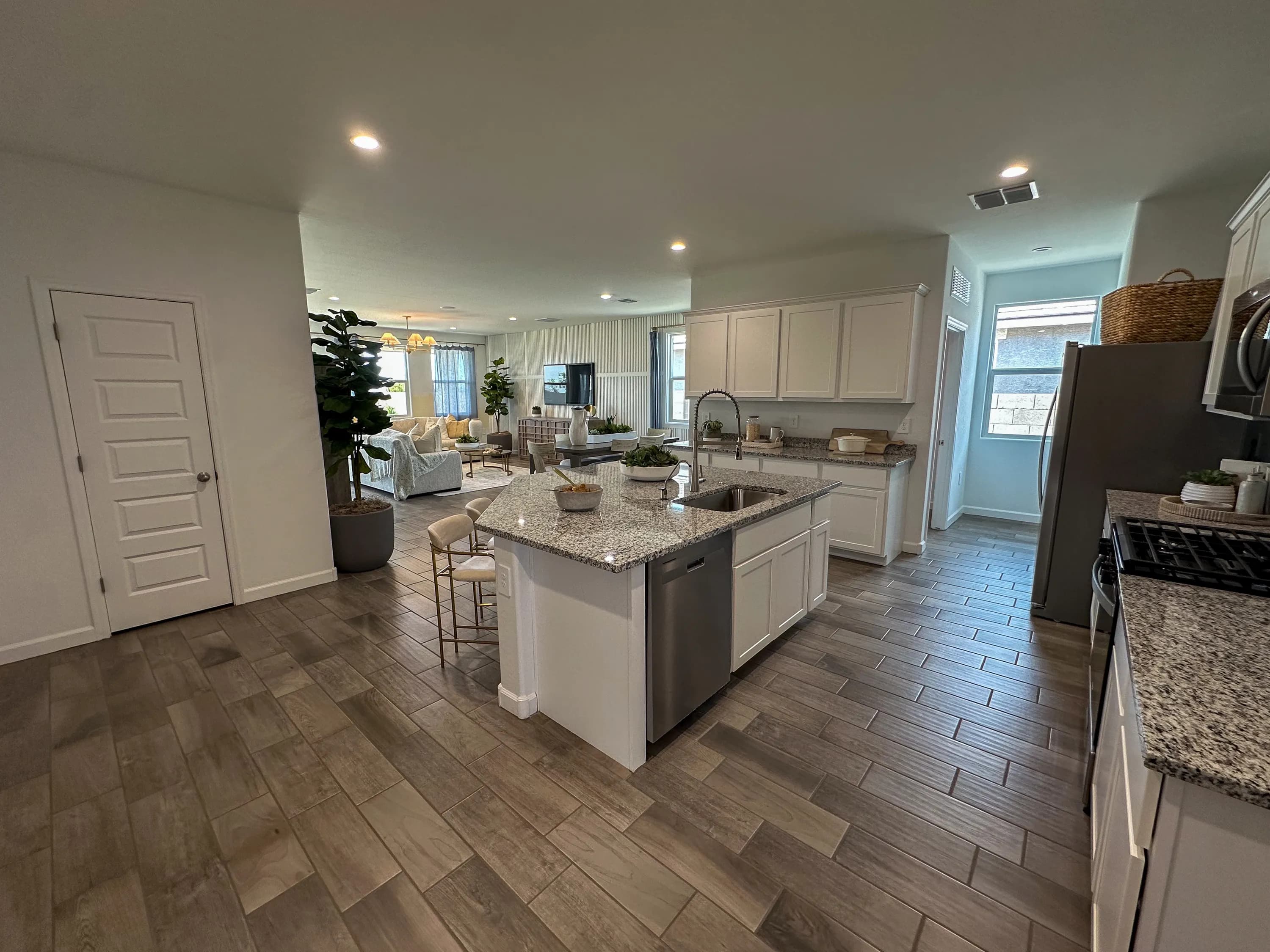 Kingston — interior