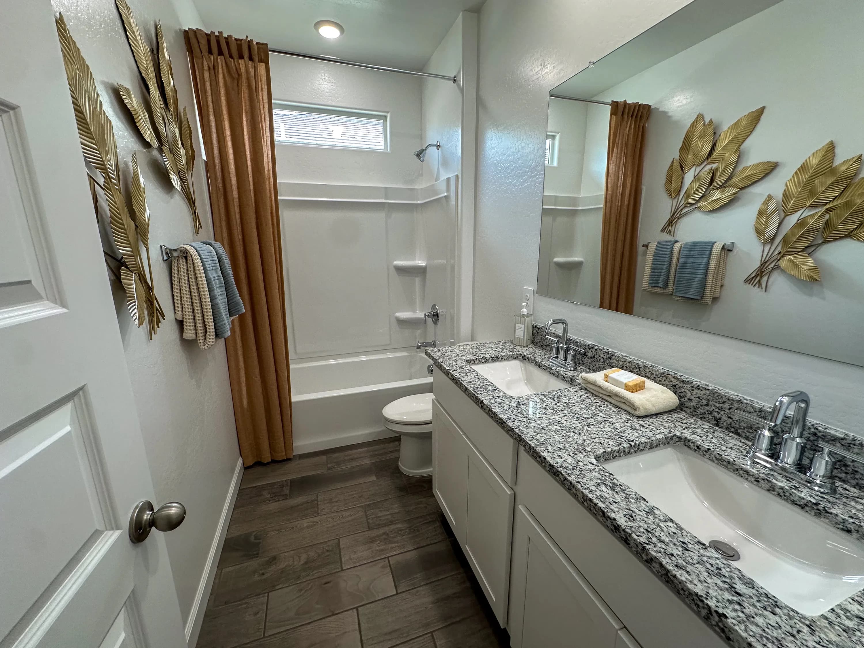 Kingston — interior