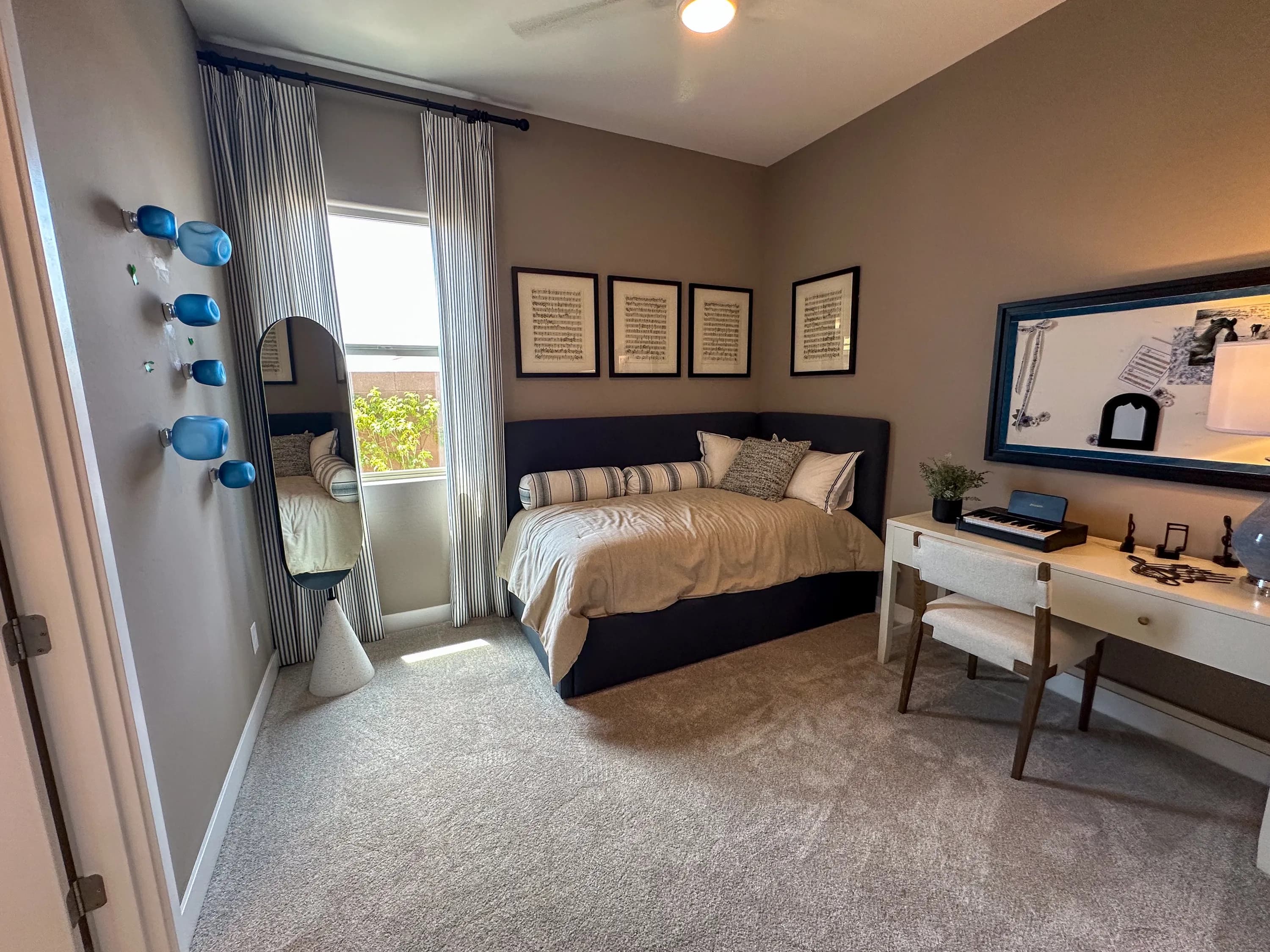 Huntley — interior