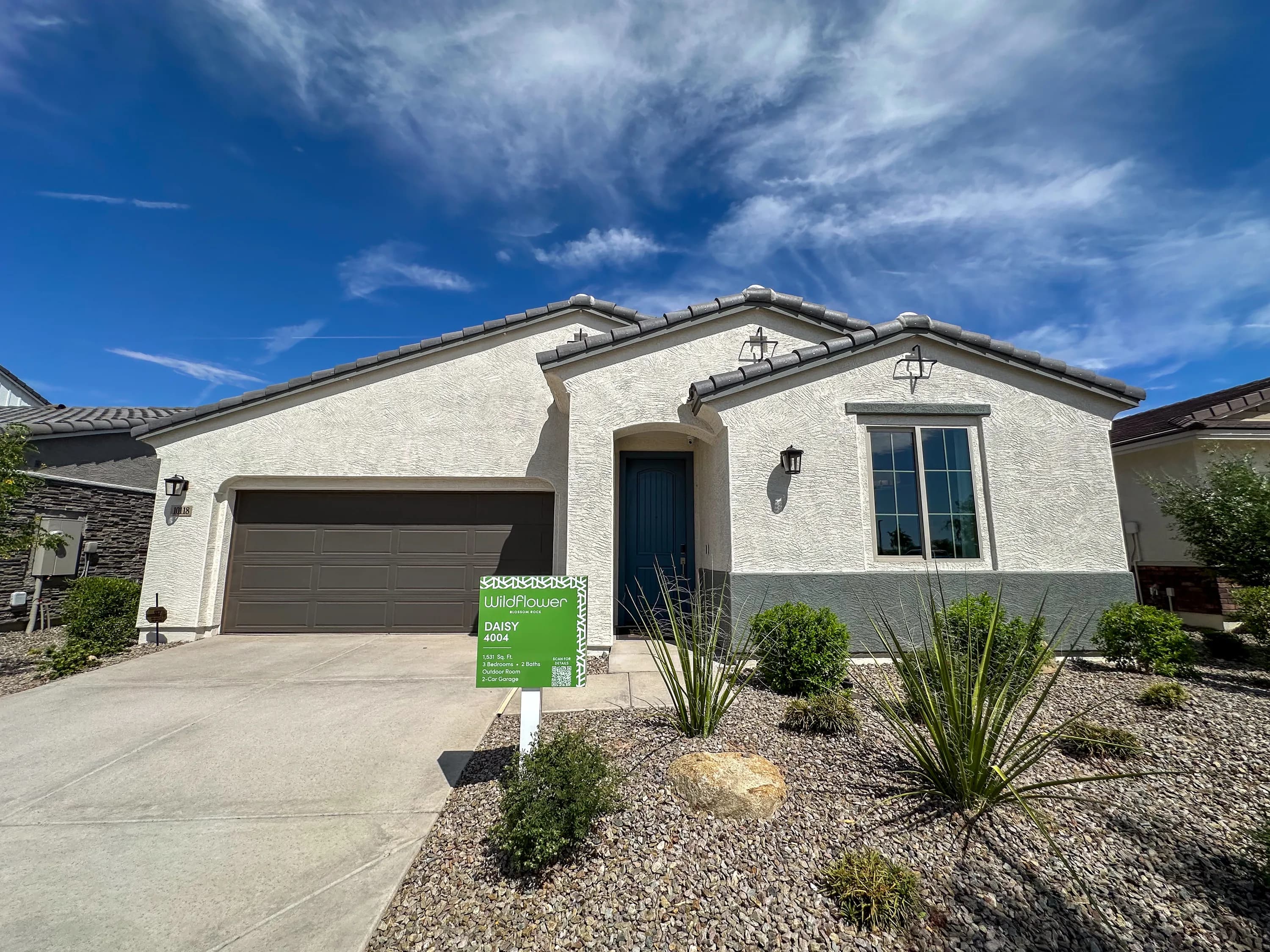 Daisy — front exterior
