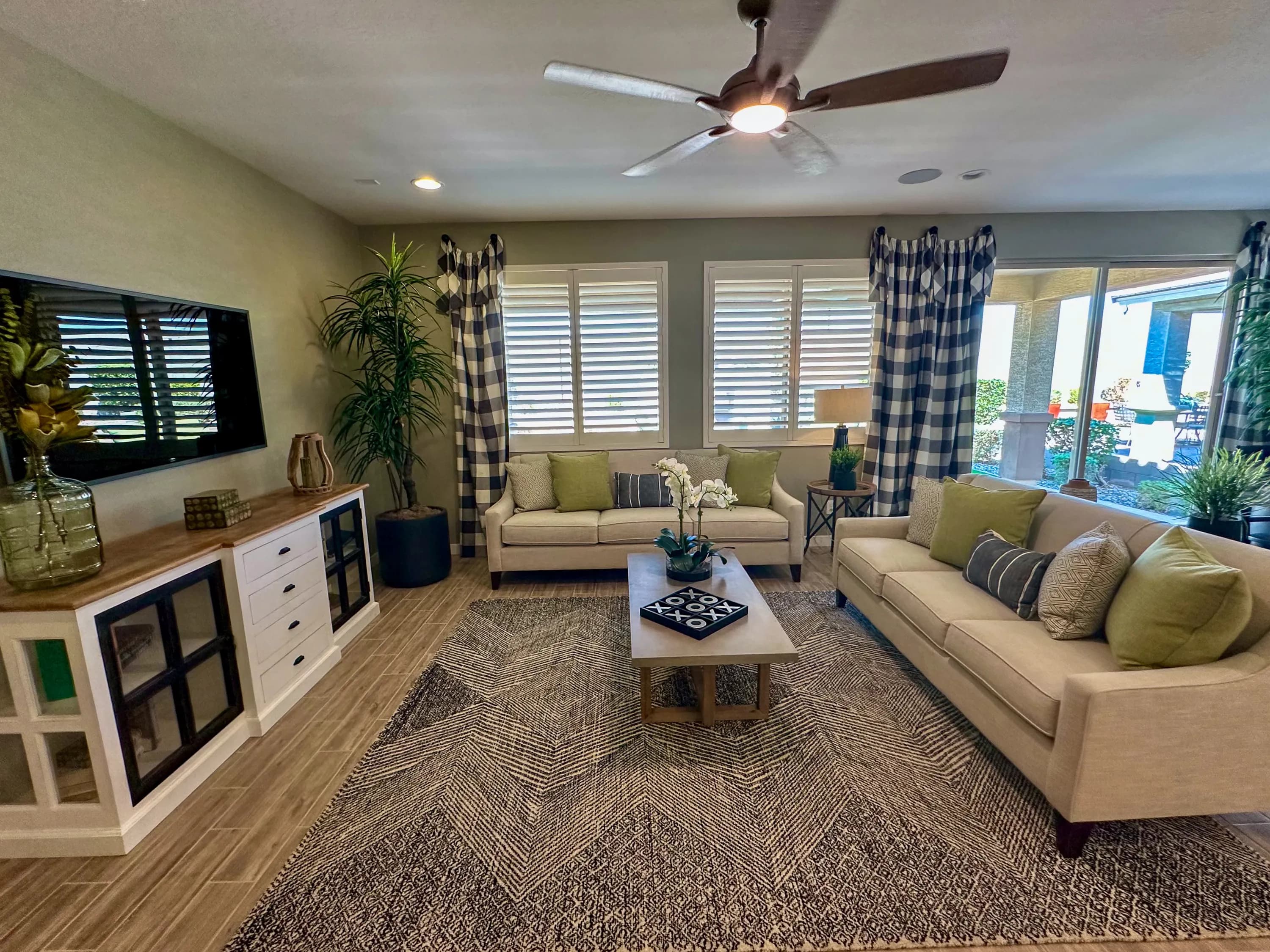 Paraduxx — interior