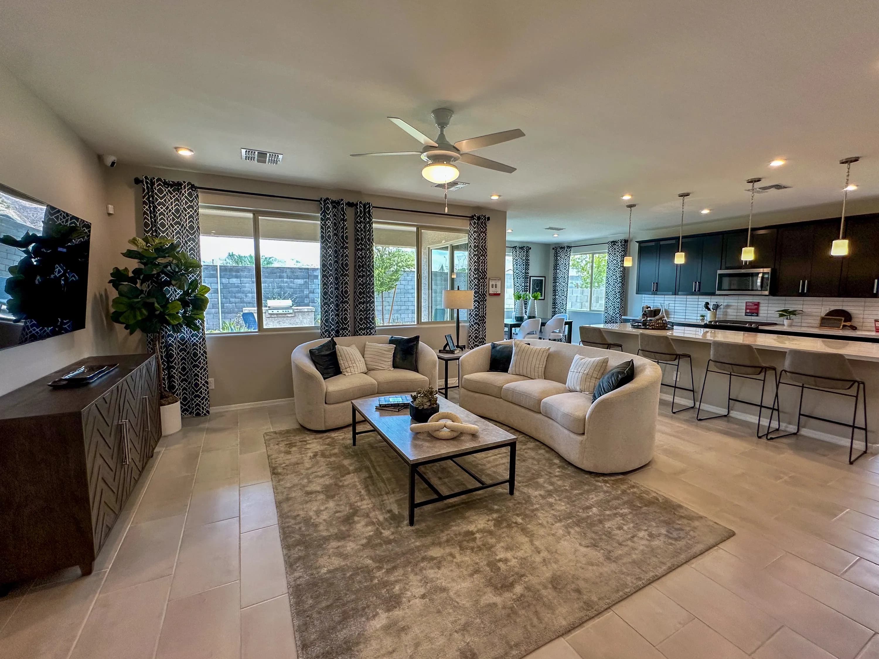 Savannah — interior