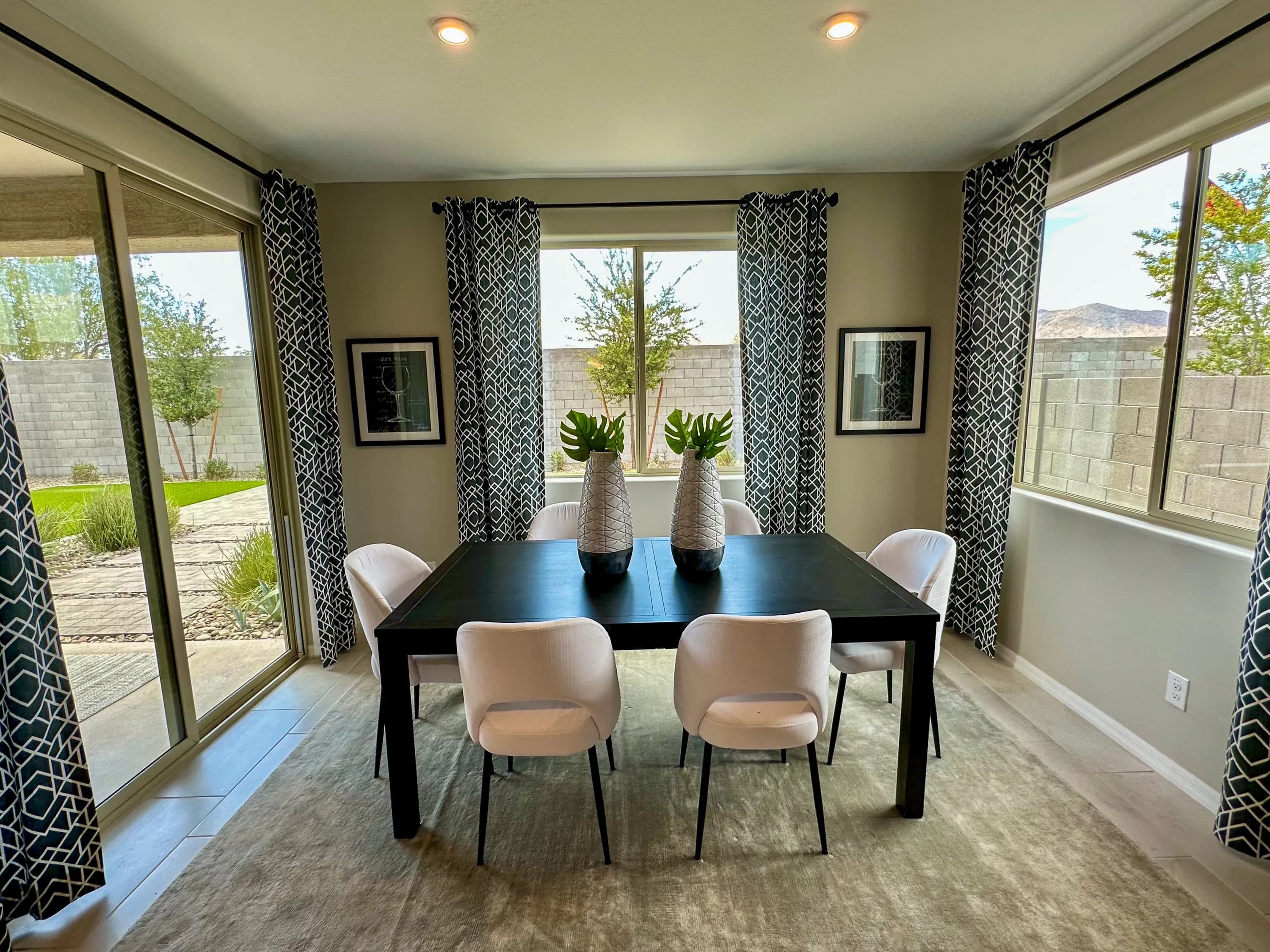 Savannah — interior