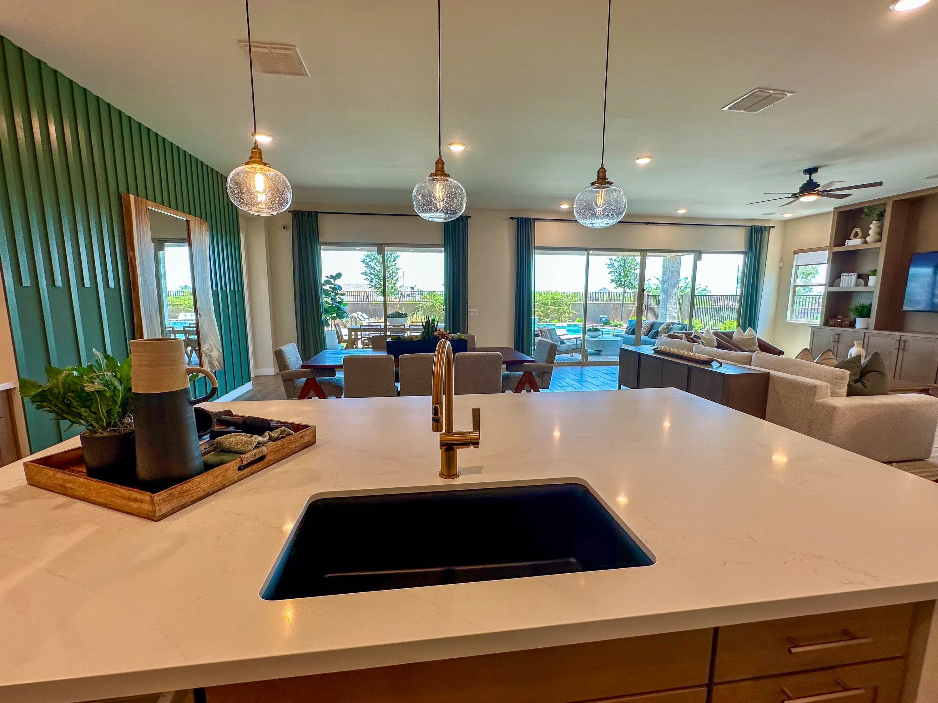 Garnet — interior